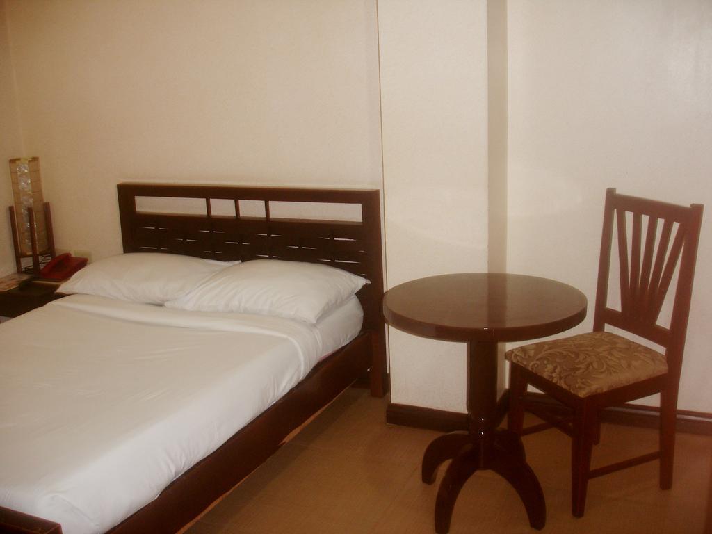 Roxas Midtown Hotel Roxas City Exterior foto