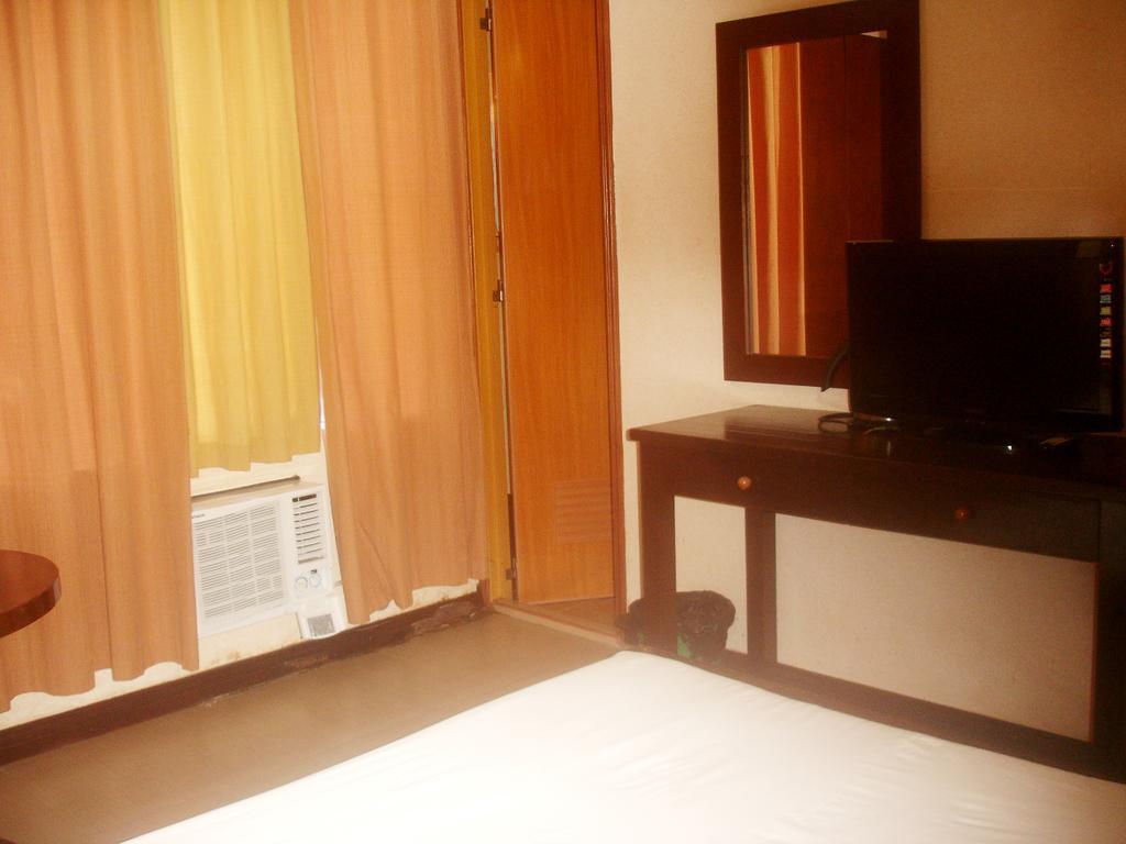 Roxas Midtown Hotel Roxas City Exterior foto